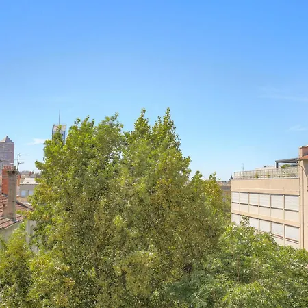 Et Spacieux Avec Vue A 1 Min De Tete D'or Lyon