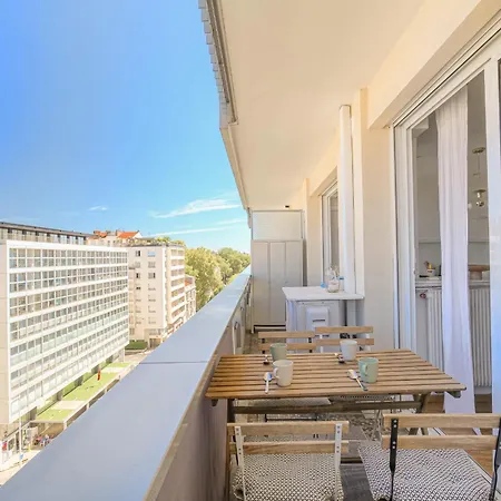 Et Spacieux Avec Vue A 1 Min De Tete D'or * Lyon